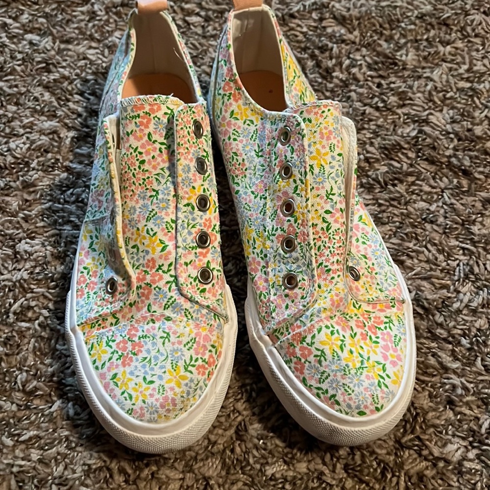 women’s sneakers